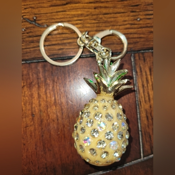 Bag Charm with yellow pineapple - Picture 3 of 3